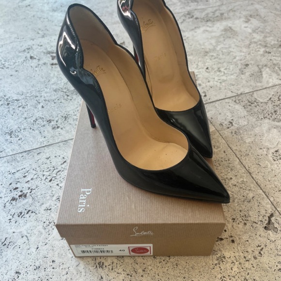 Christian Louboutin Glossy Black Heels with Red Soles - Picture 1 of 6